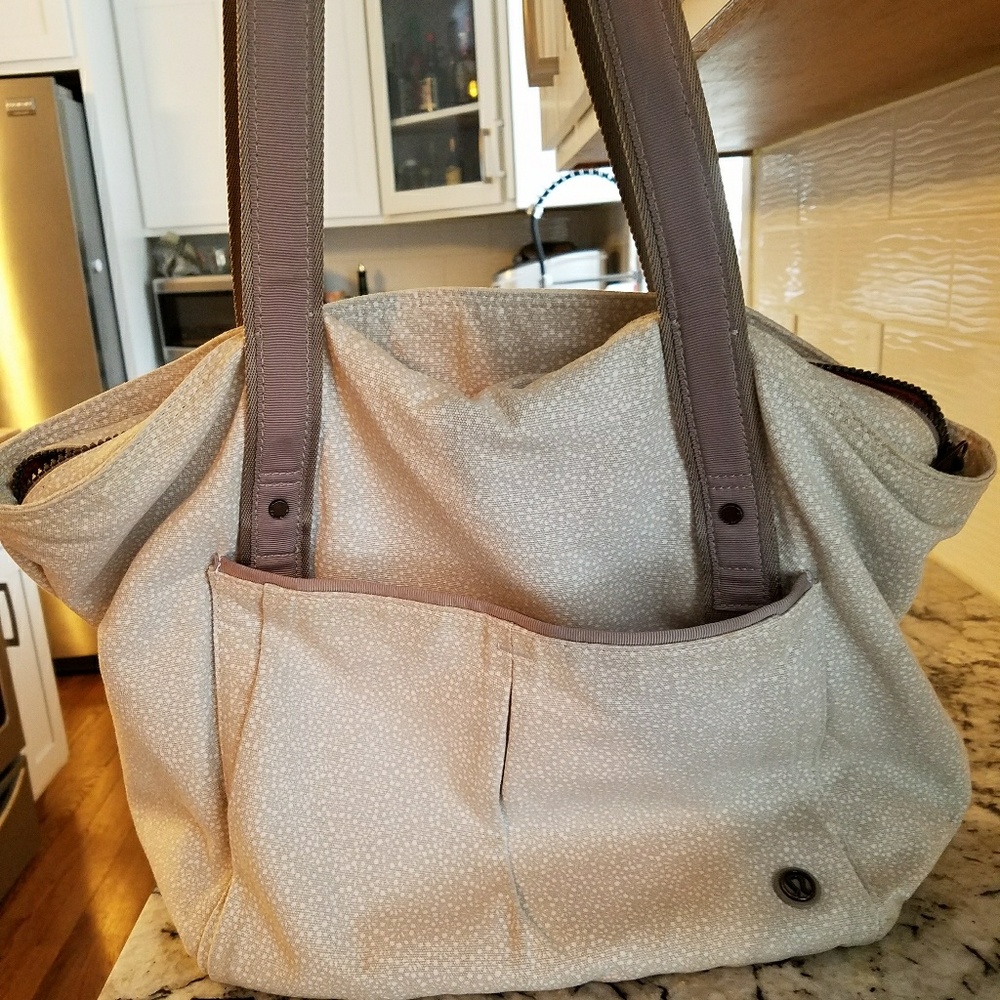 Lululemon tote